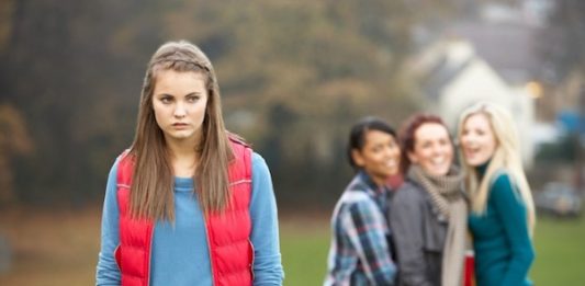 alignthoughts-how to help your teen child from peer pressure
