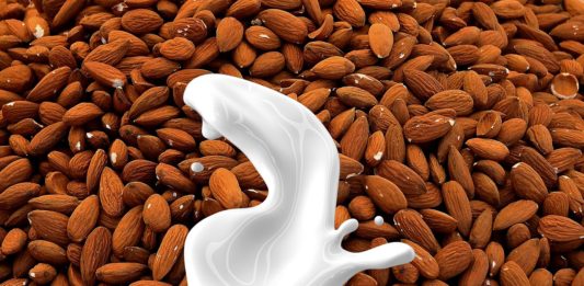 science-backed-health-benefits-of-almond-milk-alignthoughts