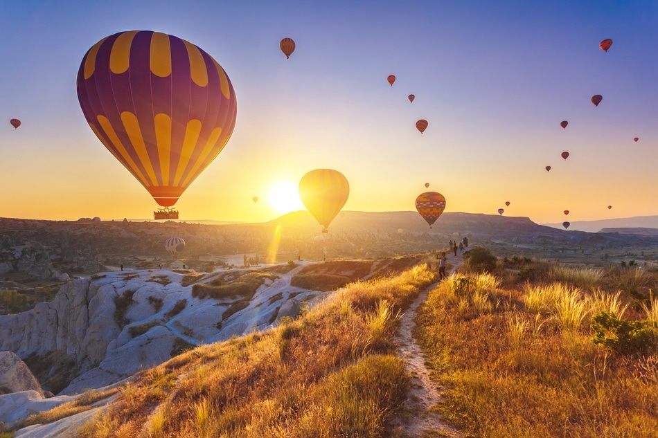 hot-air-balloons-over-cappadocia-alignthoughts
