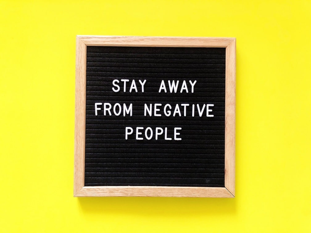 stay-away-from-negative-people-alignthoughts